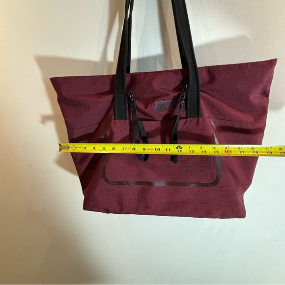 ADIDAS Gym Bag with Yoga Mat Straps Lined Interior Pocket Tote Style - Picture 2 of 12